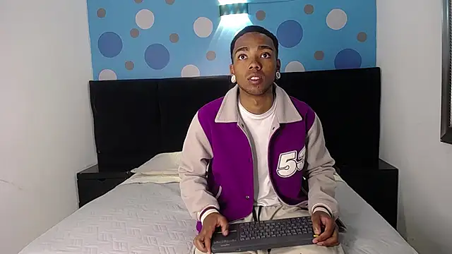 Snapshot of CollemanStone chatting on November 6, 12:20 pm CollemanStone online show from November 6, 12:20 pm