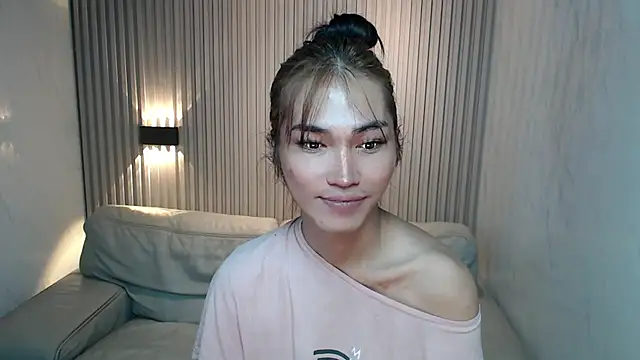 Snapshot of lovelychanel69xx chatting on October 24, 11:15 pm lovelychanel69xx online show from October 24, 11:15 pm