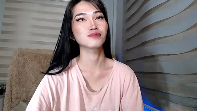 Snapshot of lovelychanel69xx chatting on October 5, 10:44 pm lovelychanel69xx online show from October 5, 10:44 pm