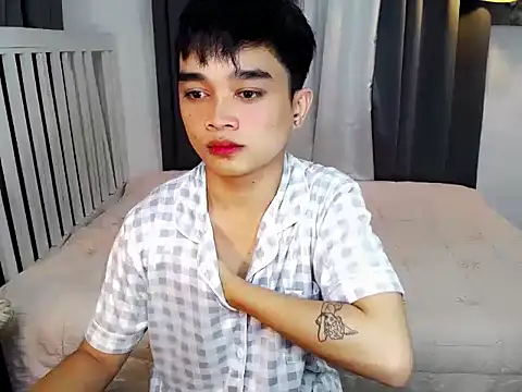 Snapshot of sexysam14 chatting on February 4, 6:19 am sexysam14 online show from February 4, 6:19 am