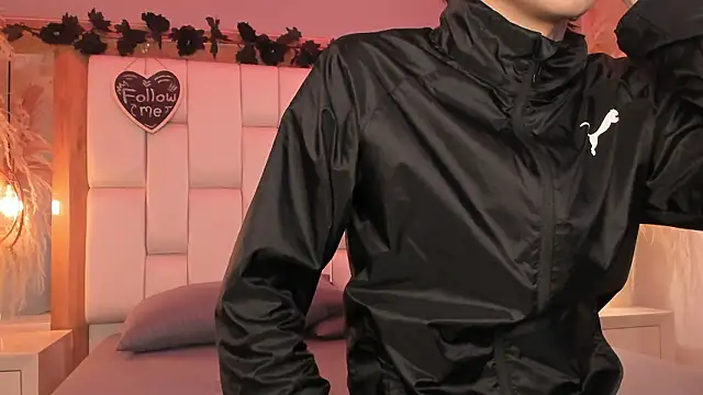 Daphne And Roger online show from February 24, 11:00 am