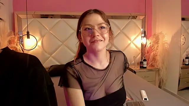 Daphne And Roger online show from October 3, 11:34 am