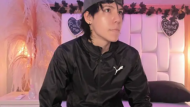 Daphne And Roger online show from April 2, 11:06 am