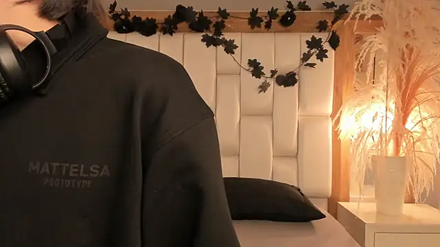 Daphne And Roger online show from December 18, 11:03 am