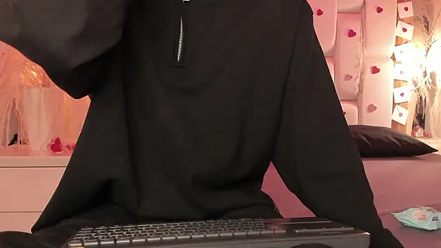 Daphne And Roger online show from February 23, 11:11 am