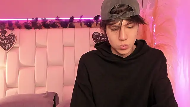 Daphne And Roger online show from March 5, 11:07 am