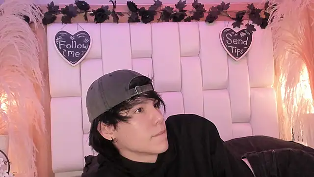 Daphne And Roger online show from April 15, 11:05 am