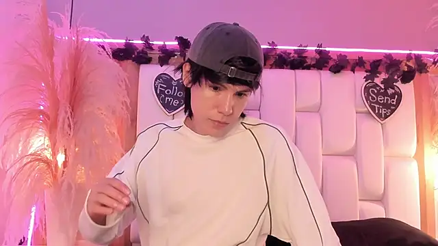 Daphne And Roger online show from March 30, 11:01 am