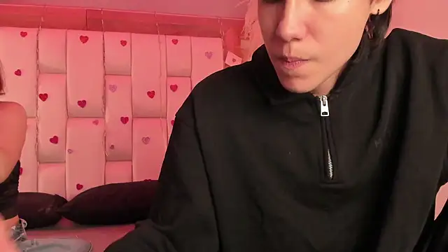 Daphne And Roger online show from February 18, 11:06 am