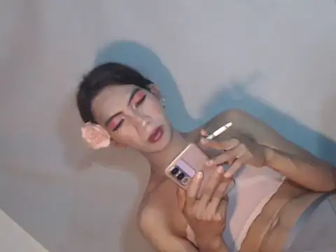 Snapshot of xyourdreamtrans chatting on June 3, 6:25 am xyourdreamtrans online show from June 3, 6:25 am