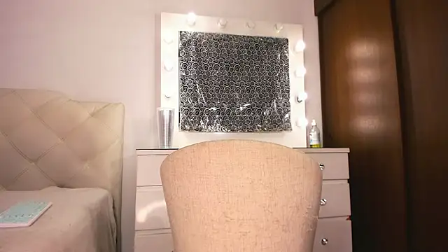 Snapshot of lina_quinn chatting on February 7, 3:47 am lina quinn online show from February 7, 3:47 am