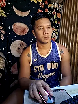 Snapshot of mr_dave chatting on December 18, 1:00 am mr dave online show from December 18, 1:00 am