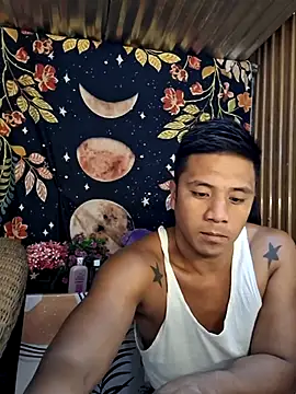 Snapshot of mr_dave chatting on December 23, 12:43 am mr dave online show from December 23, 12:43 am