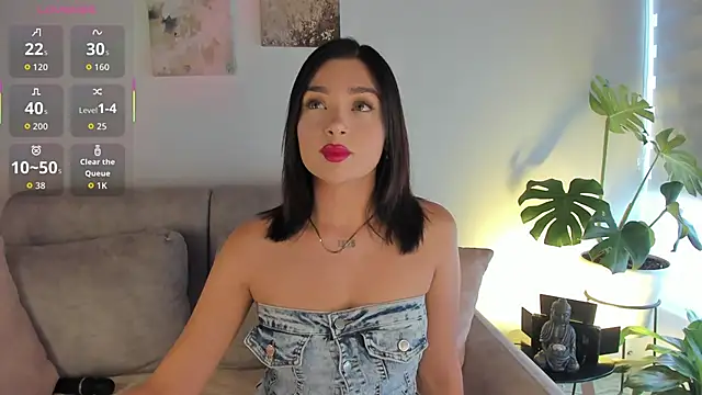 Snapshot of Estrer_collins chatting on October 19, 8:22 pm Estrer collins online show from October 19, 8:22 pm