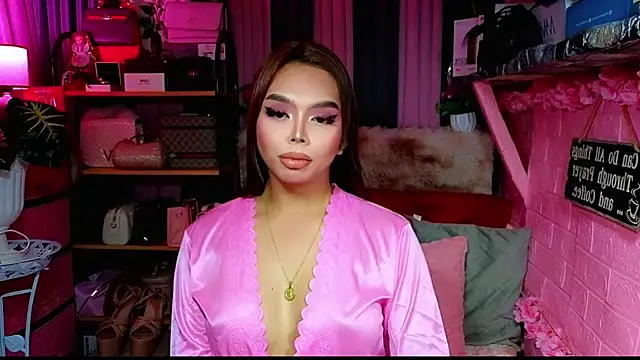 Snapshot of MoniqueCeleste chatting on November 4, 2:04 am MoniqueCeleste online show from November 4, 2:04 am