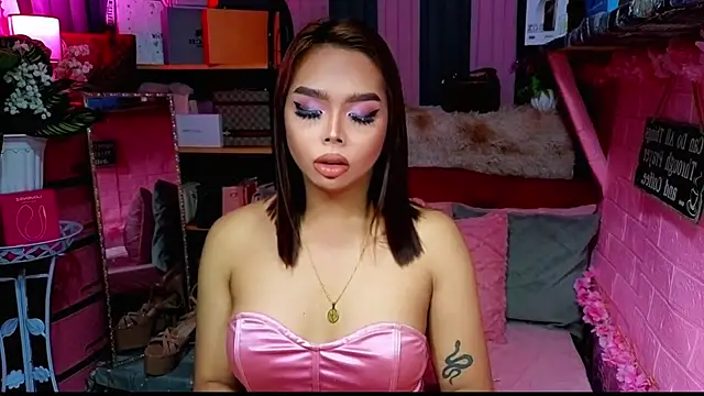 Snapshot of MoniqueCeleste chatting on November 16, 4:23 pm MoniqueCeleste online show from November 16, 4:23 pm