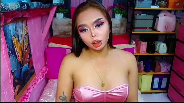 Snapshot of MoniqueCeleste chatting on October 10, 5:14 pm MoniqueCeleste online show from October 10, 5:14 pm