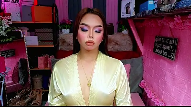 Snapshot of MoniqueCeleste chatting on November 21, 3:49 am MoniqueCeleste online show from November 21, 3:49 am