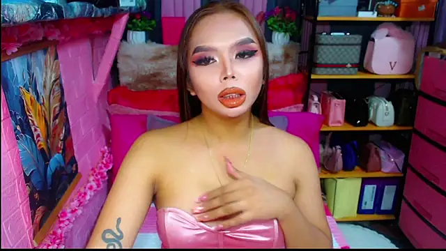 Snapshot of MoniqueCeleste chatting on October 8, 4:51 pm MoniqueCeleste online show from October 8, 4:51 pm