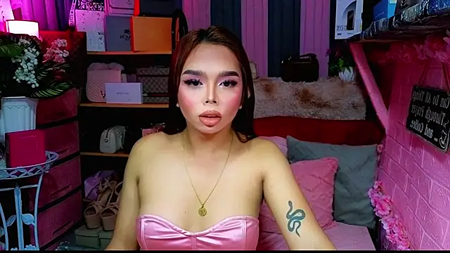 Snapshot of MoniqueCeleste chatting on November 15, 2:54 pm MoniqueCeleste online show from November 15, 2:54 pm