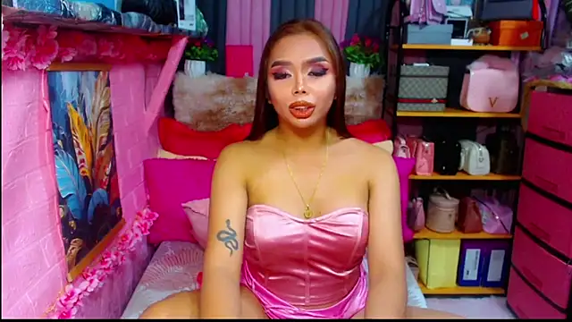 Snapshot of MoniqueCeleste chatting on October 12, 5:58 pm MoniqueCeleste online show from October 12, 5:58 pm