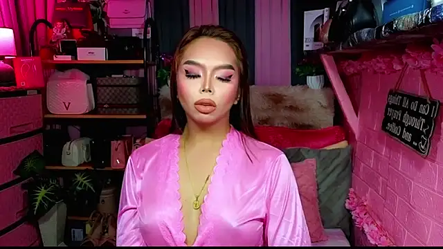 Snapshot of MoniqueCeleste chatting on October 29, 12:53 am MoniqueCeleste online show from October 29, 12:53 am