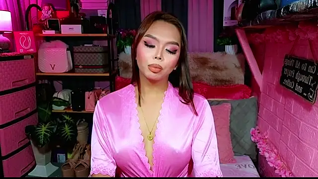 Snapshot of MoniqueCeleste chatting on October 27, 12:44 am MoniqueCeleste online show from October 27, 12:44 am