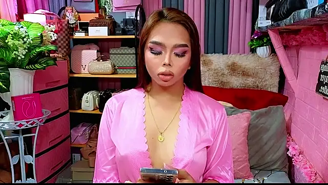 Snapshot of MoniqueCeleste chatting on November 8, 5:16 pm MoniqueCeleste online show from November 8, 5:16 pm