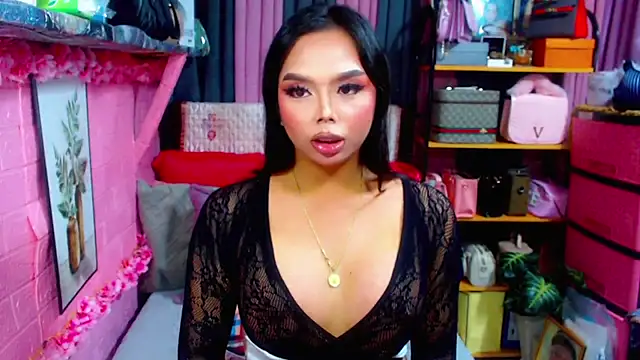 Snapshot of MoniqueCeleste chatting on October 2, 1:42 am MoniqueCeleste online show from October 2, 1:42 am