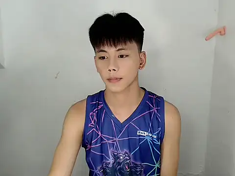 ynotyu online show from April 21, 8:15 pm