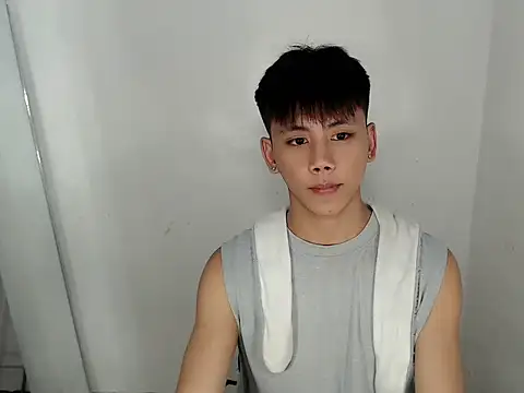 Snapshot of ynotyu chatting on June 6, 12:54 pm ynotyu online show from June 6, 12:54 pm