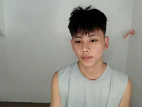 Snapshot of ynotyu chatting on June 7, 2:39 am ynotyu online show from June 7, 2:39 am