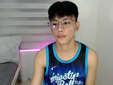 Snapshot of ynotyu chatting on October 4, 3:24 pm ynotyu online show from October 4, 3:24 pm