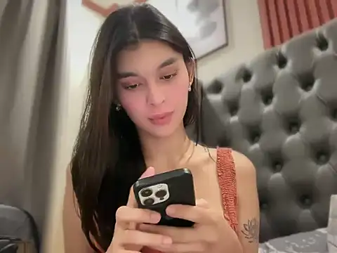Snapshot of asiansmilexx chatting on June 4, 7:24 am asiansmilexx online show from June 4, 7:24 am
