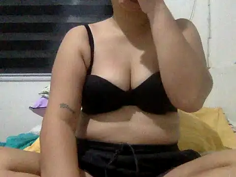yummy mia online show from June 16, 11:38 pm
