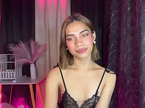 Lovelynikki03 online show from October 13, 6:42 pm