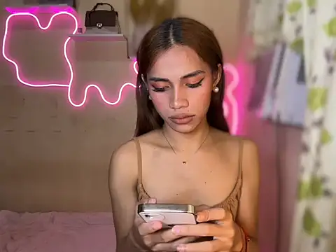 Lovelynikki03 online show from September 26, 5:20 pm