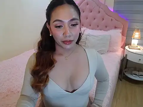 ur seductivelaura online show from December 4, 9:58 pm