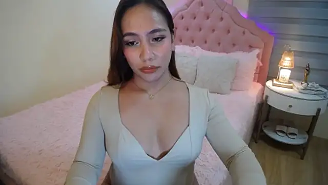 ur seductivelaura online show from November 29, 4:29 pm