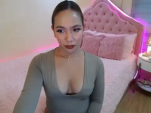 ur seductivelaura online show from April 23, 5:25 am
