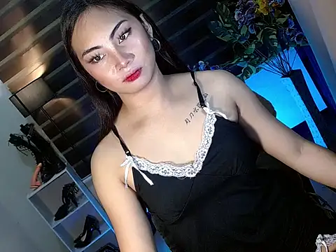 Snapshot of Bella_subhunterx chatting on November 19, 9:53 am Bella subhunterx online show from November 19, 9:53 am