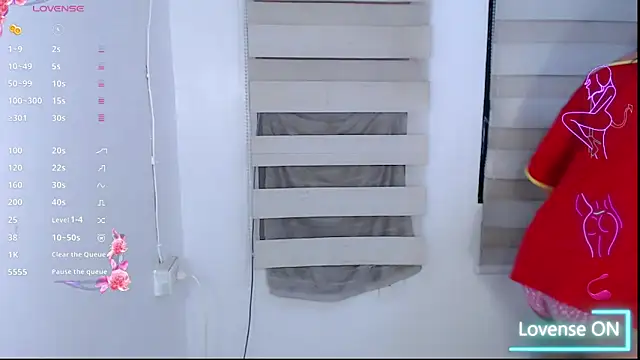 Snapshot of Lalisaslut18 chatting on February 17, 6:54 am Lalisaslut18 online show from February 17, 6:54 am