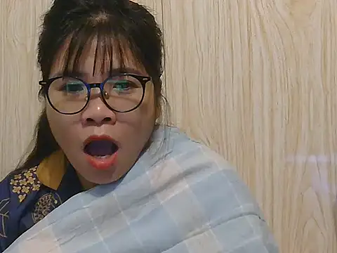 Snapshot of Ori299 chatting on November 4, 2:04 am Ori299 online show from November 4, 2:04 am