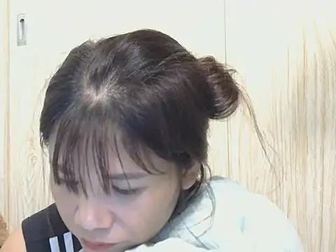 Snapshot of Ori299 chatting on December 2, 5:09 am Ori299 online show from December 2, 5:09 am