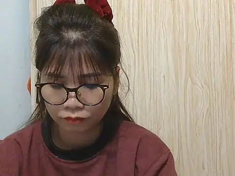 Snapshot of Ori299 chatting on November 28, 9:42 am Ori299 online show from November 28, 9:42 am