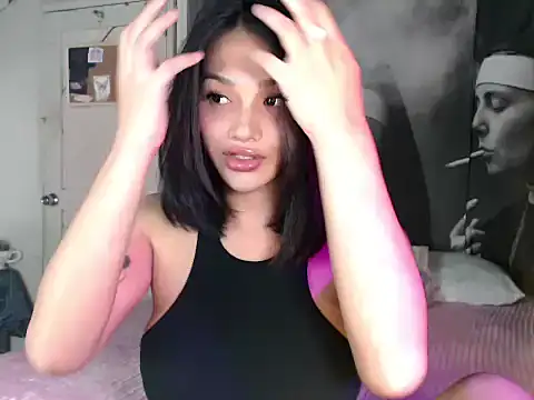 itsmekarinaaa online show from March 15, 11:39 am