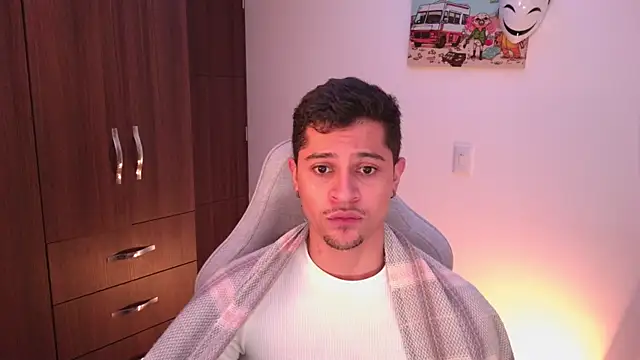 Snapshot of domsantiago_ chatting on November 6, 3:54 am domsantiago online show from November 6, 3:54 am