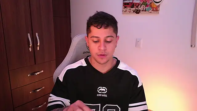 Snapshot of domsantiago_ chatting on October 25, 1:27 am domsantiago online show from October 25, 1:27 am