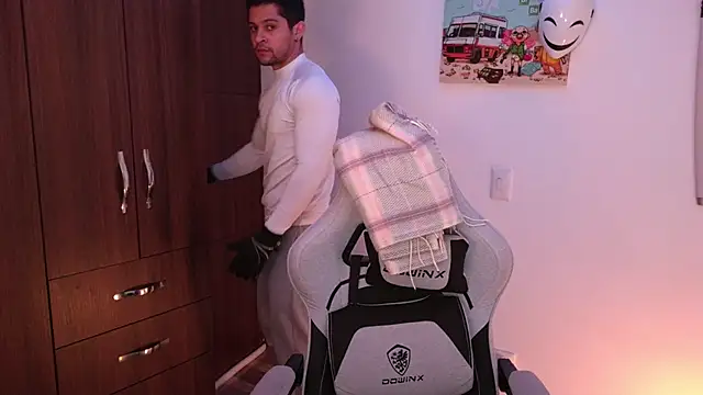 Snapshot of domsantiago_ chatting on November 23, 2:43 am domsantiago online show from November 23, 2:43 am