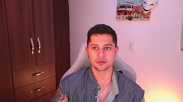 Snapshot of domsantiago_ chatting on October 31, 1:46 am domsantiago online show from October 31, 1:46 am